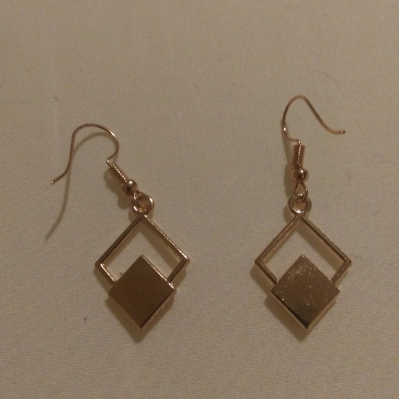 Diamond shaped Earrings - Picture 3 of 3